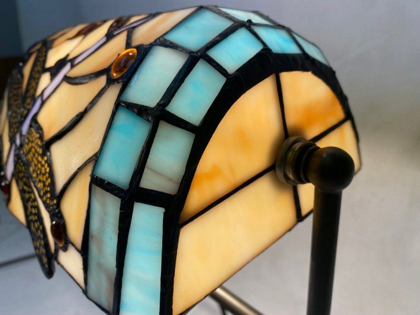 L.25cm. Lámpara de mesa banker Tiffany despacho con libélulas Serie Compact II