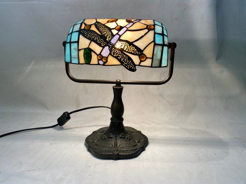 L.25cm. Lámpara de mesa banker Tiffany despacho con libélulas Serie Compact II
